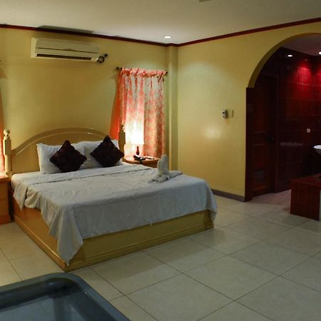 Subic Waterfront Resort And Hotel מראה חיצוני תמונה